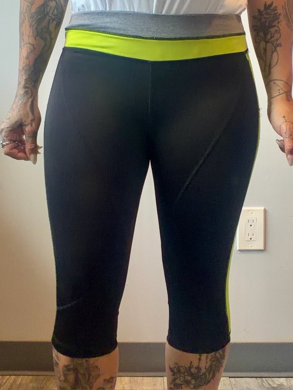 Collection Sport Womens Small Black lime Green Grey Capri Leggings Yoga‎ Pants